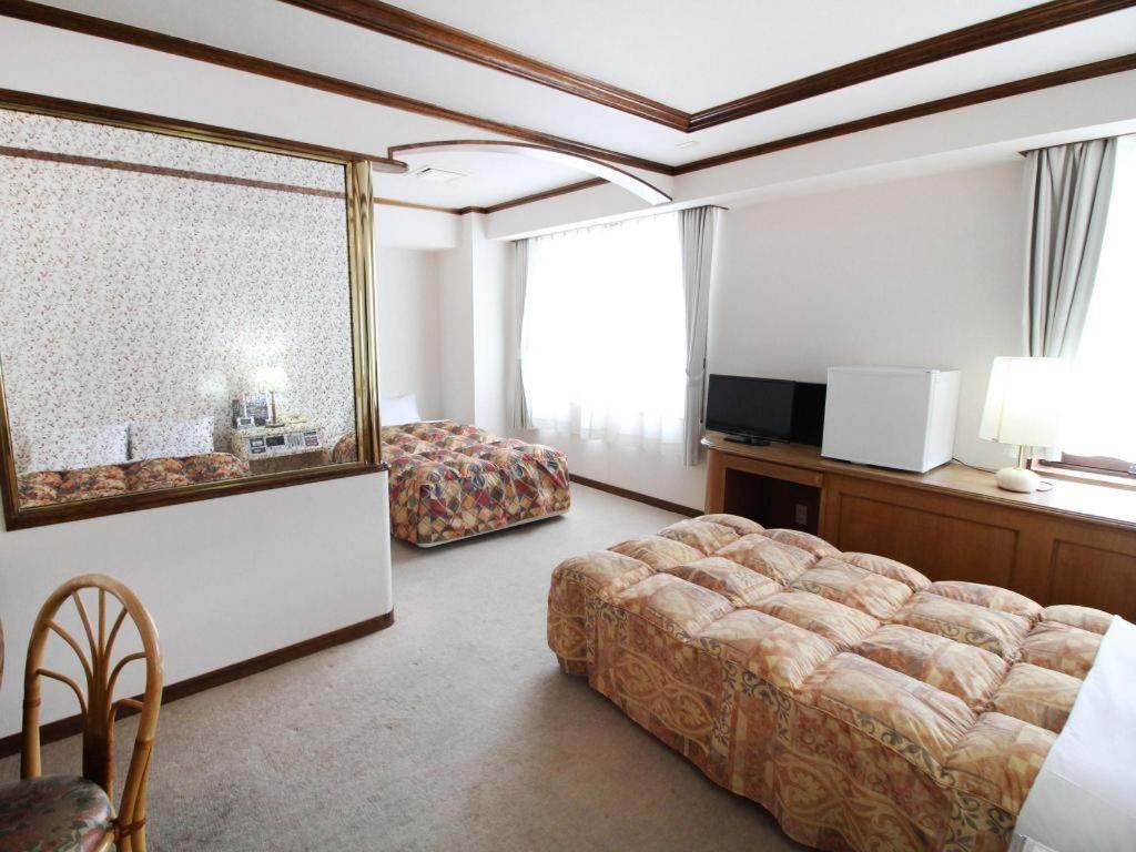 Neyagawa Trend Hotel Osaka Exterior photo