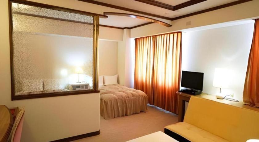 Neyagawa Trend Hotel Osaka Exterior photo